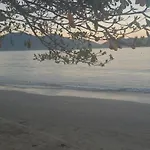 Pe Na Areia Praia Da Fortaleza Ubatuba