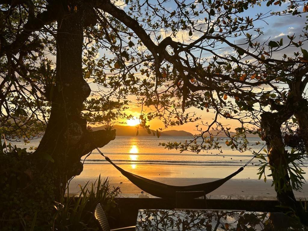 Pe Na Areia Da Fortaleza * Ubatuba