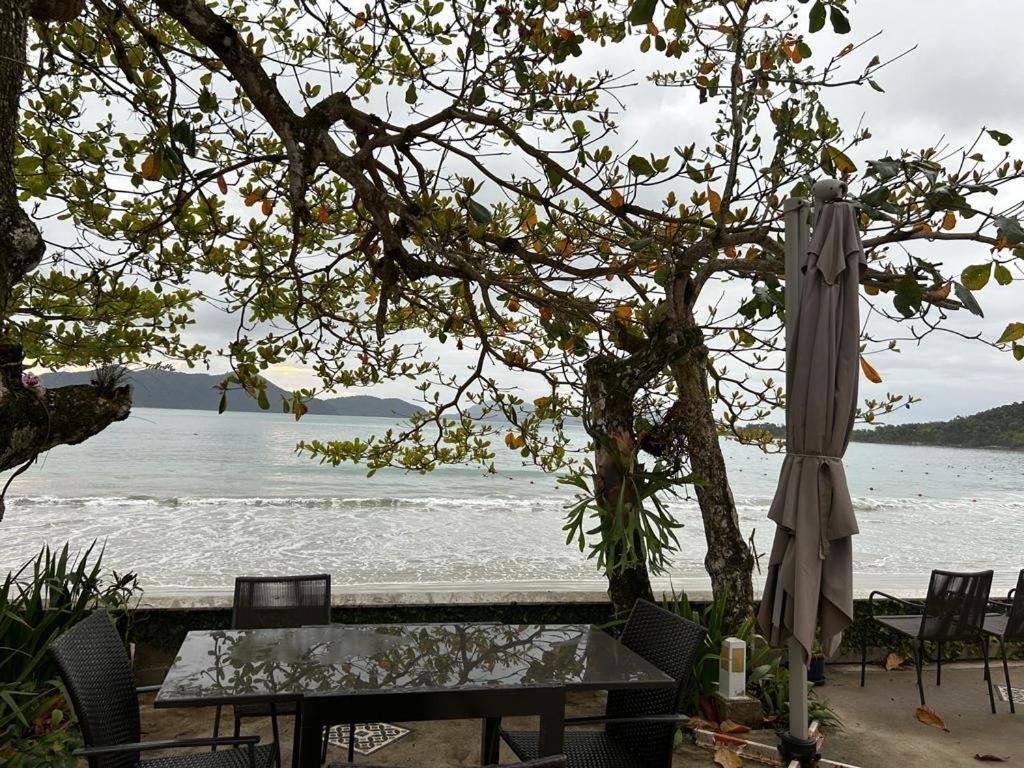 Pe Na Areia Da Fortaleza * Ubatuba